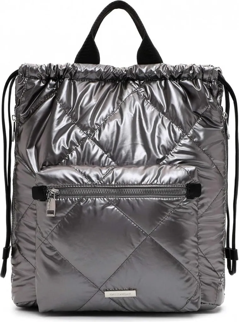 Sac Emily & Noah argenté pour illuminer une tenue sombre sans effort chic
