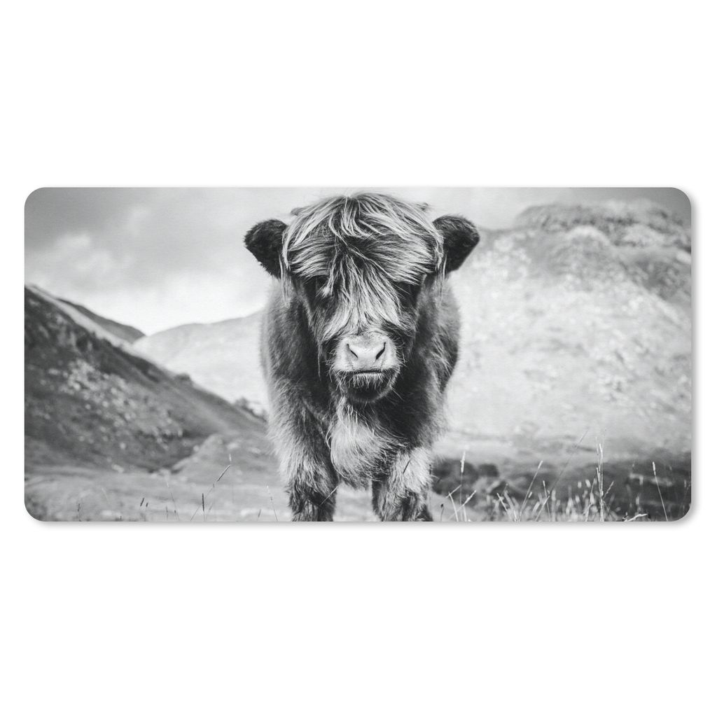 MuchoWow Schreibtischunterlage Schottischer Highlander - Berg - Schwarz - Weiß 80x40 cm - XXL Mauspad - Gaming Mauspad