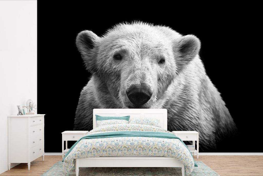 MuchoWow Fototapete für Wohnzimmer oder Schlafzimmer Wandtapete Vinyl Motivtapete Porträt Eisbär auf schwarzem Hintergrund in schwarz und wei...