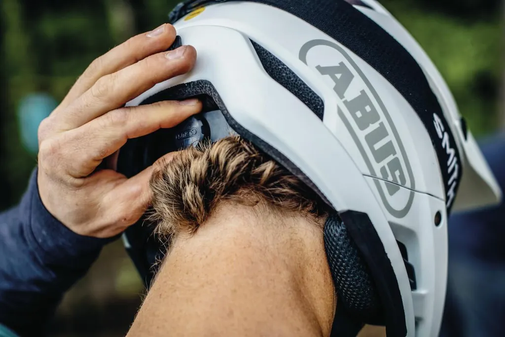 Abus Airdrop Mips Velvet Black S/M Casque Léger avec Protection Mips - 11