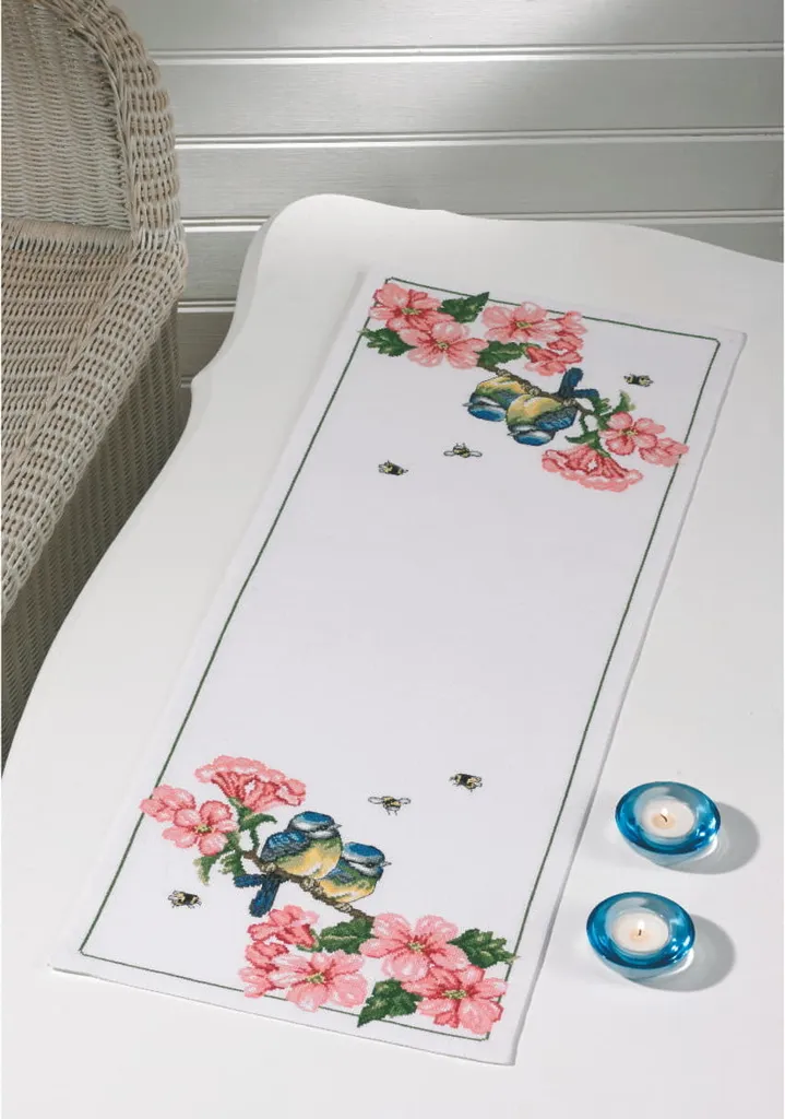 Broderie point de croix 33x87cm motif fleurs et oiseaux Permin 68-6119
