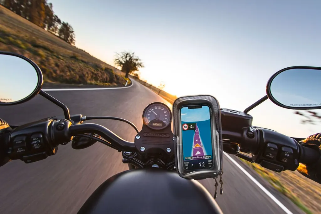 Protégez votre Smartphone de la Pluie : Cellularline Bouclier Cavalier Moto