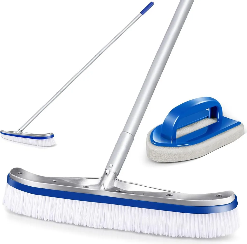 Nettoyer sa piscine facilement avec le kit brosse éponge et manche alu