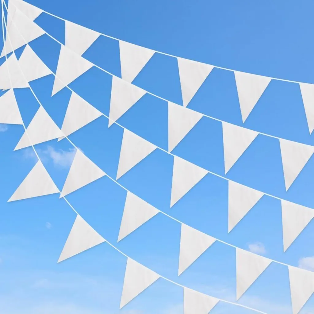 Fanions blancs 20m nylon : la solution déco durable contre la pluie et le vent