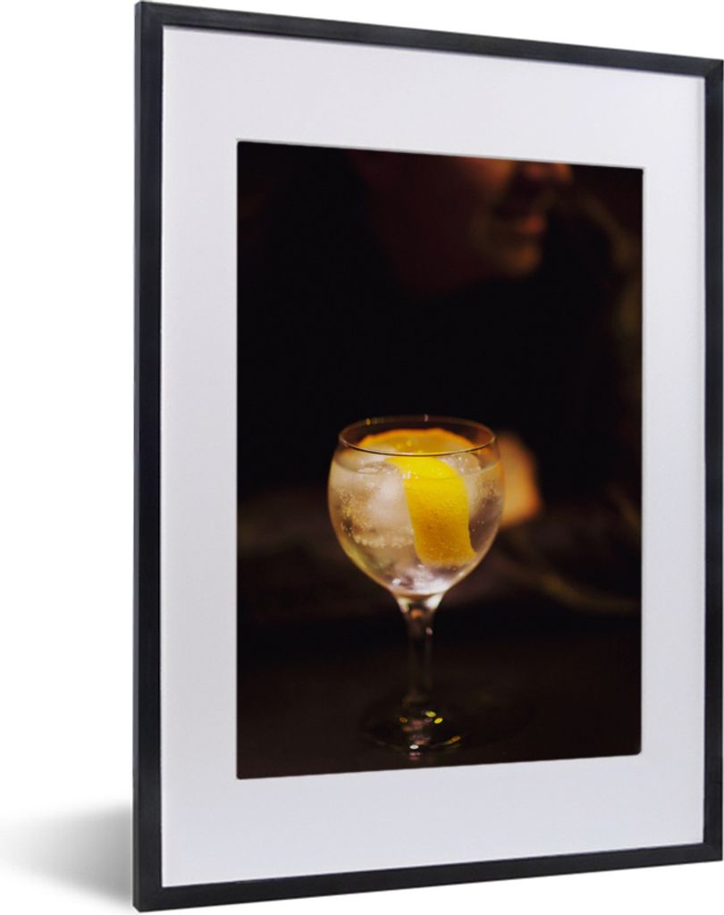 MuchoWow® MuchoWow® Gerahmtes Poster Ein Gin Tonic mit Produktbild 