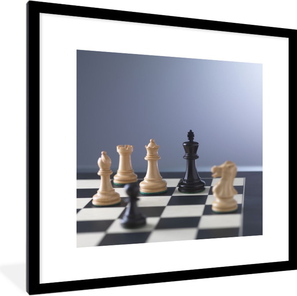 MuchoWow Gerahmtes Poster Die weiße Seite ist im Schach in der Mehrheit 40x40 cm - Poster mit Schwarzem Bilderrahmen Wandposter Rahmen Foto Bild...