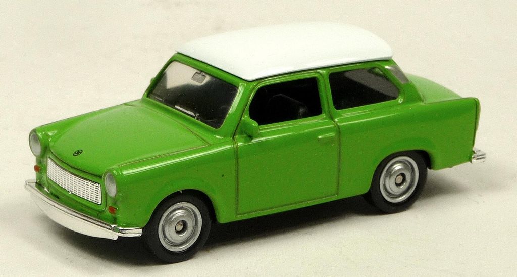 Trabant 601 Modellauto grün mit weißem Dach ca. 1:60 / 7-8 Produktbild 