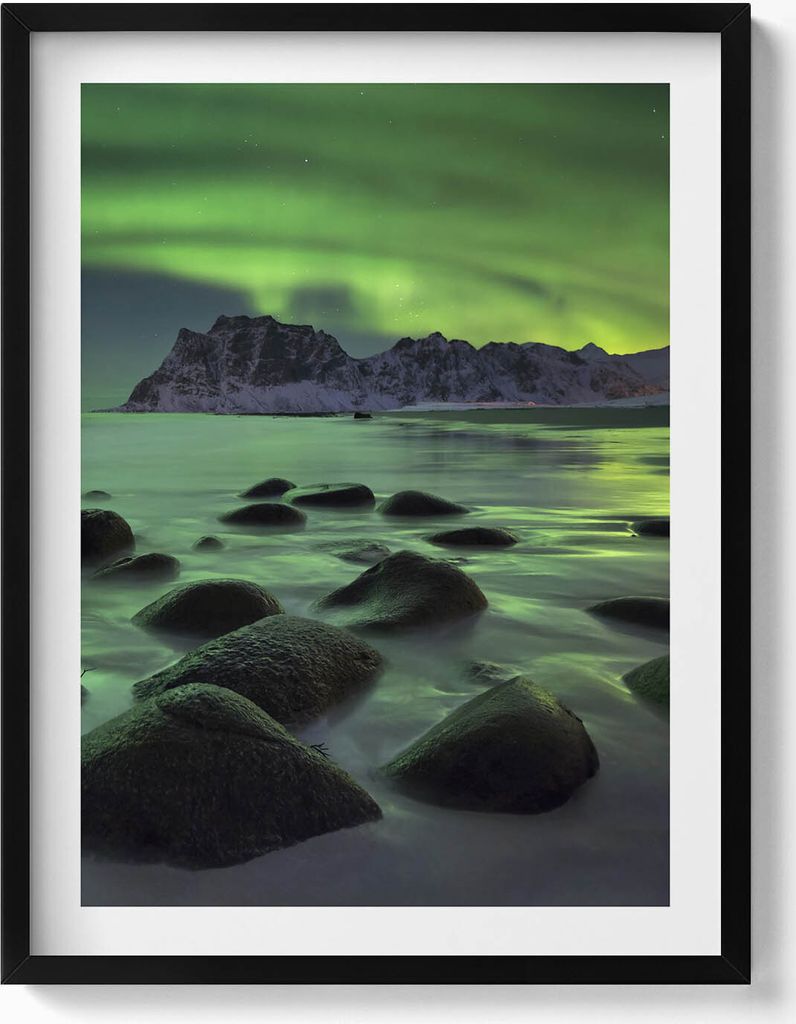 Aurora borealis - grüne Landschaft– Wandbild mit Rahmen – Gerahmtes Bild – Wanddekoration – 60x80 cm – Schwarz Rahmen