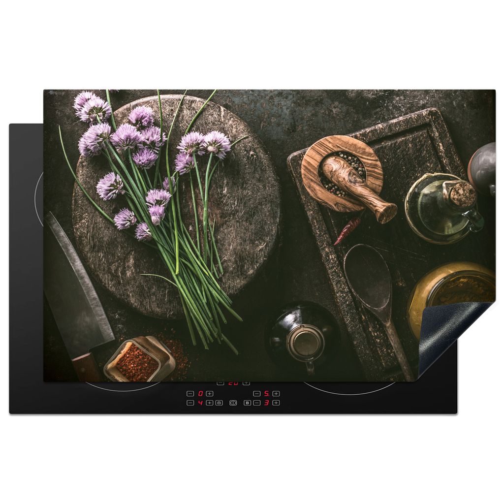KitchenYeah Herdabdeckplatte Schnittlauch - Küche - Mörser - Rustikal - Kräuter - Lila , 81x52cm, Küche Deko, Glaskeramikkochfeld Herdabdecku...