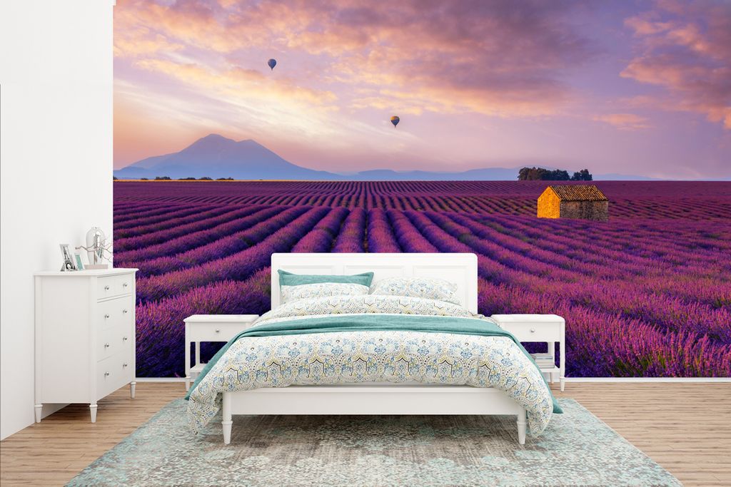 MuchoWow Fototapete für Wohnzimmer oder Schlafzimmer Wandtapete Vinyl Motivtapete Lavendel - Heißluftballon - Berg - Lila - 400x240 cm - Gemustert