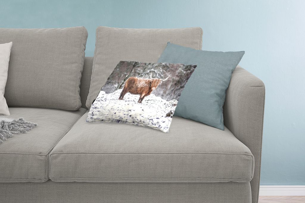 MuchoWow Zierkissen Sofakissen Wohnzimmer Dekokissen 60x40 cm Schottisches Hochlandrind - Baum - Schnee - Kopfkissen - Polster mit Foto