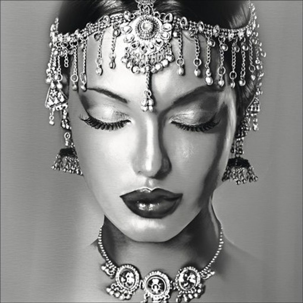 Giclée Leinwandbild Woman With Jewelry 80x80 cm