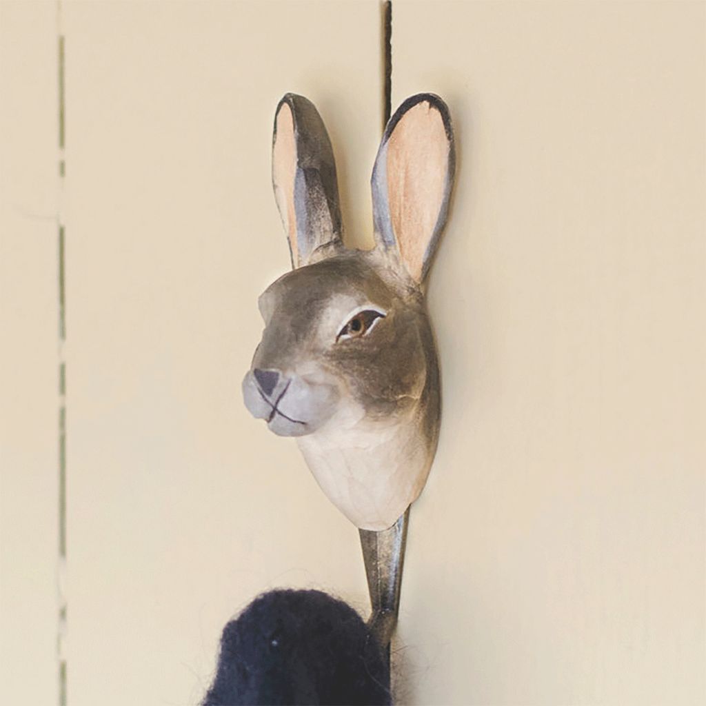 WILDLIFEGARDEN Wildlife Garden WG510 Haken Schneehase - Handgeschnitzter Tierhaken aus Holz und Metall - Sammlung Europäische Tiere