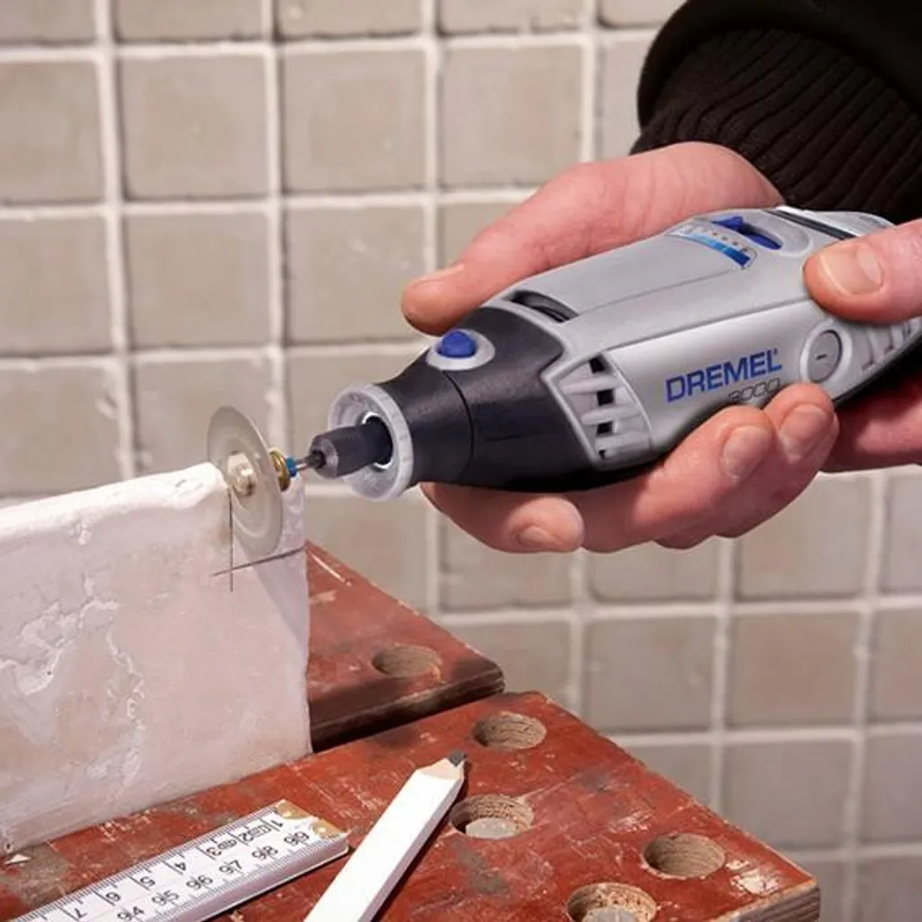 Dremel 3000-15 Multi-outil 130W à Vitesse Variable et Embout EZ Twist - 15