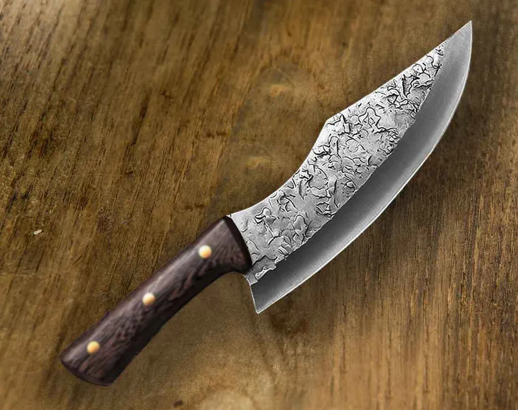 Coltello Petty Martellato HRC 58: Efficienza e Controllo Totale