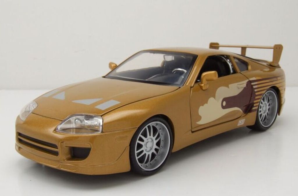 Toyota Supra del 1995, colore oro metallizzato, modello Immagine del prodotto 