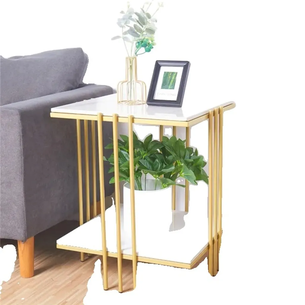 Table basse marbre blanc et métal doré chic avec étagère à revues