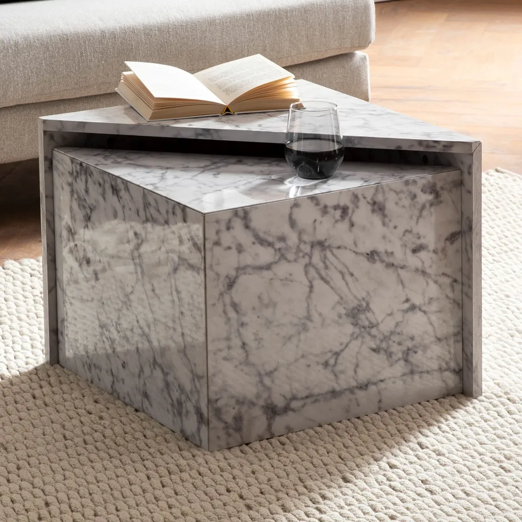 Gain de Place avec cet Ensemble de Tables Basses Aspect Marbre Blanc Chic