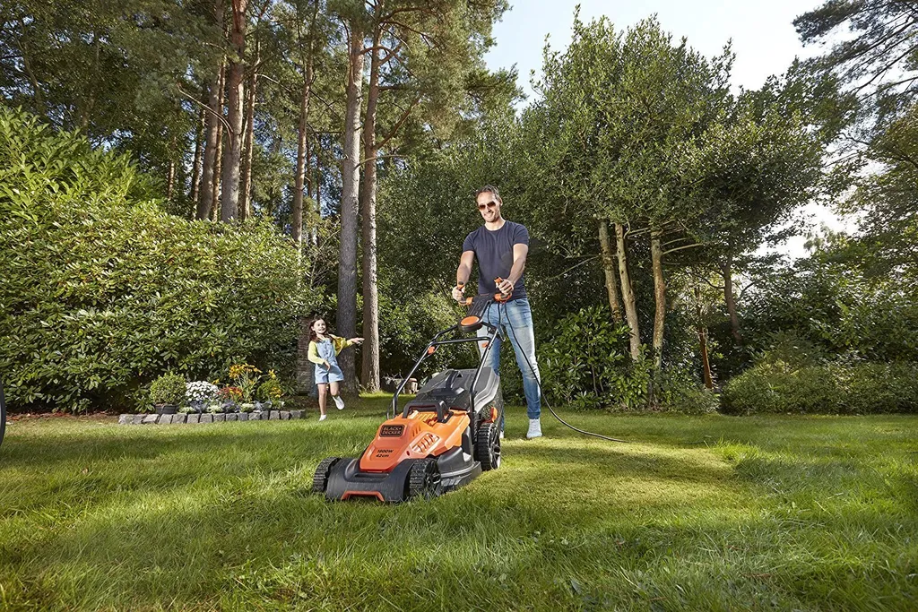 Tondeuse électrique pour grands jardins Black & Decker 1800W EasySteer