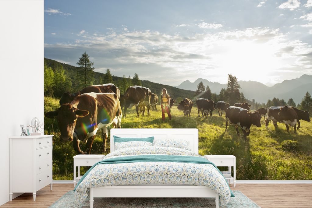 MuchoWow Fototapete für Wohnzimmer oder Schlafzimmer Wandtapete Vinyl Motivtapete Wiese mit Kühen in Österreich - 330x220 cm - Fototapeten