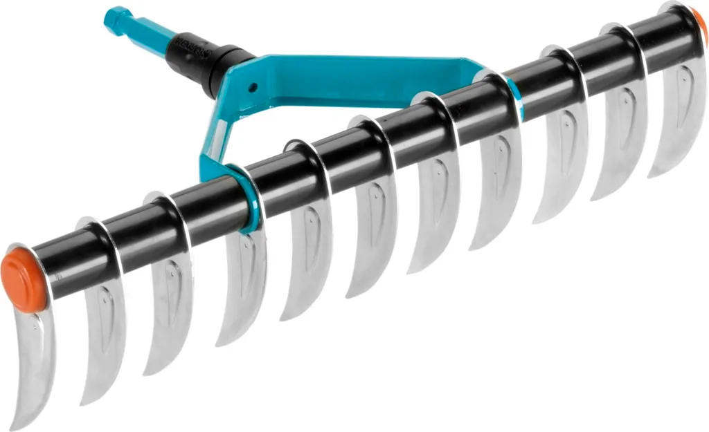 Rastrello Aeratore Gardena 3391: La Tradizione del Giardino Sano