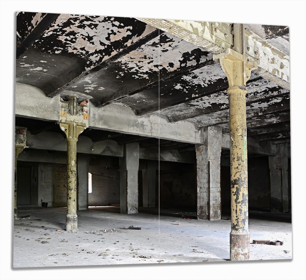 Wallario Herdabdeckplatte aus Glas, Größe 60 x 52 cm 2-teilig, Motiv Verlasse Brauerei - Alte Industriehalle