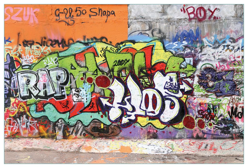 Wallario Küchenrückwand aus Glas, Größe: 90 x 60 cm, Motiv: RAP-Graffiti- Wand mit verschiedenen Tags | Spritzschutz | abwischbar | pflegeleich...