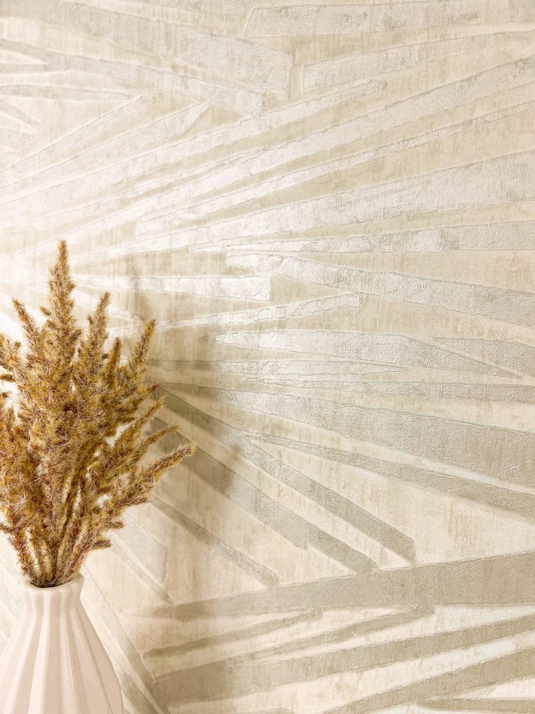 NEWROOM Tapete Beige Vliestapete Linien - Mustertapete Glamour Champagner Metallic Struktur Glanz Glanztapete Modern Streifentapete