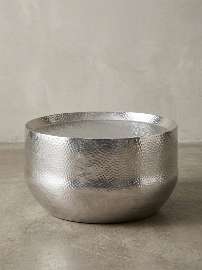 Orientalischer Couchtisch "Aniene": Hammerschlag-Struktur, Aluminium, hohl, 40 kg Belastung. Silber, 60x60x35 cm | Kadima Design