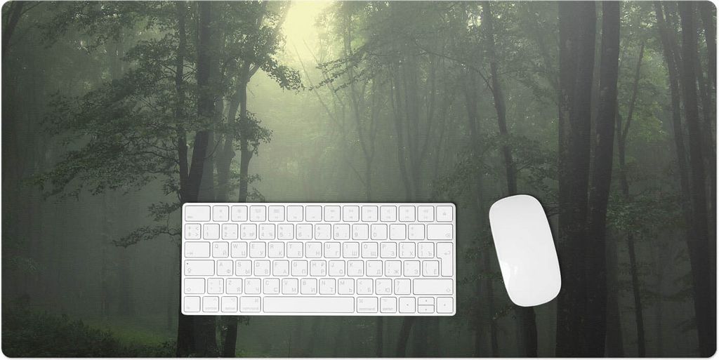 Nebliger Wald Im Morgengrauen – Schreibtischunterlage – Rutschfeste Tischunterlage – Schreibtischmatte für Büro & Zuhause – Schreibunterl...