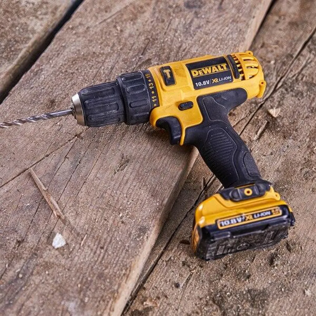 Perceuse à percussion sans fil DeWalt 10,8V XR 10mm avec son coffret