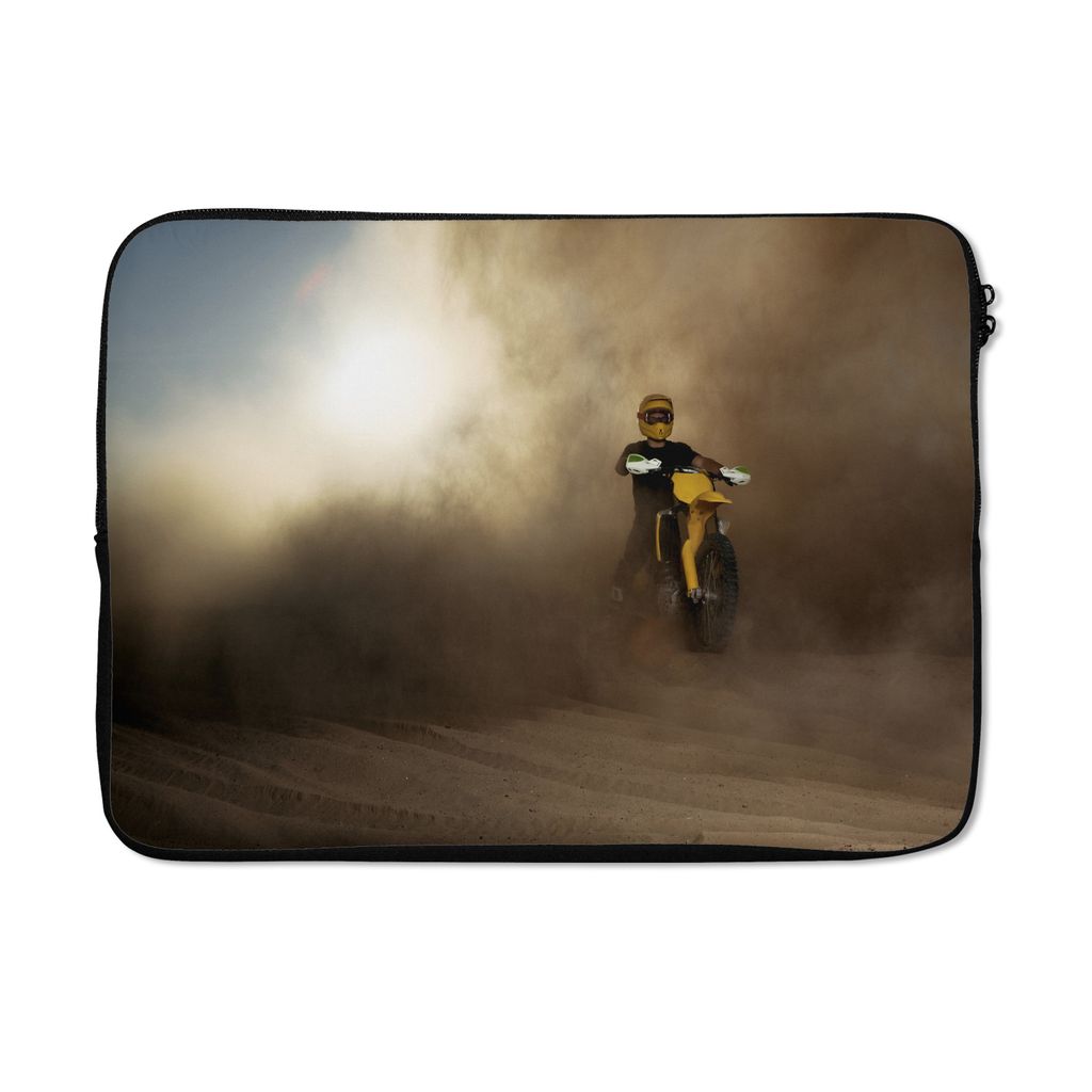 MuchoWow Laptop Hülle 14 ZollEin Mann auf einem gelben Motorrad in einer Staubwolke Laptoptasche - Laptoptasche - Stoßsicher - Schutzhaube
