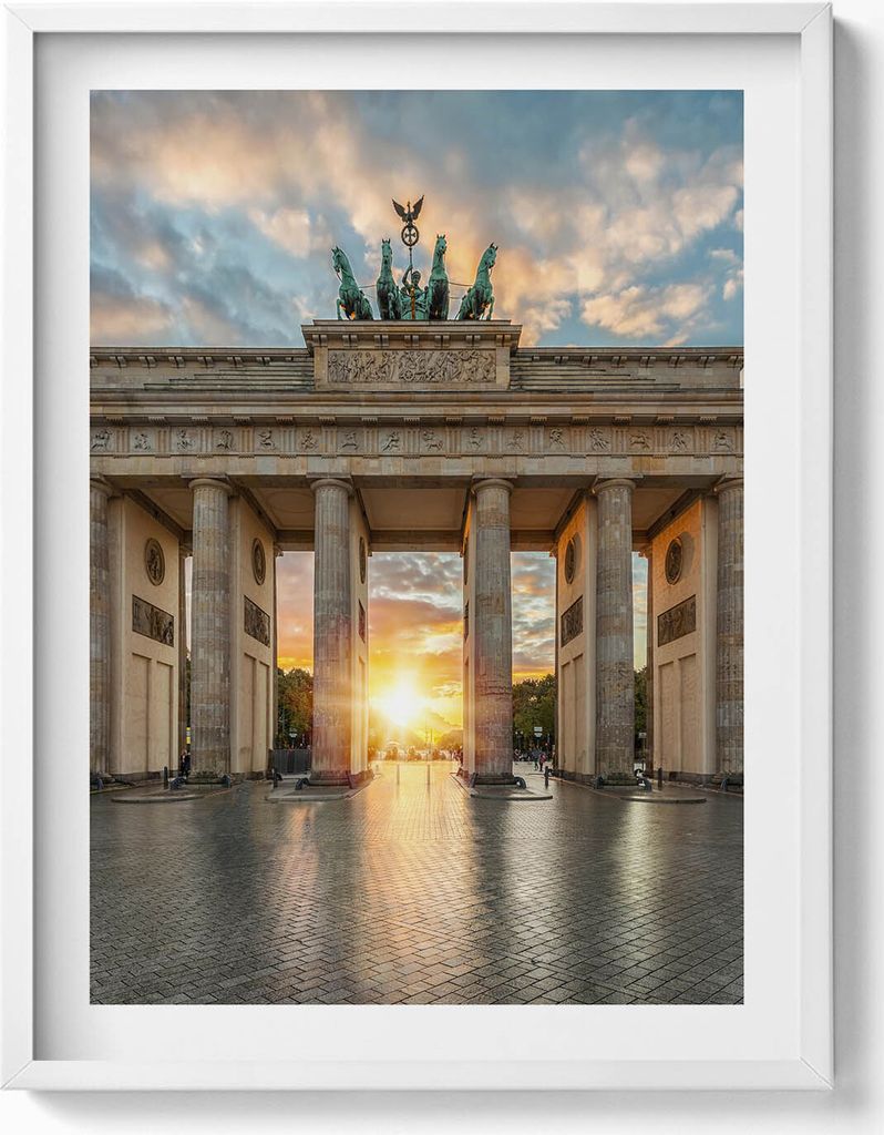 Brandenburger Tor in Berlin– Wandbild mit Rahmen – Gerahmtes Bild – Wanddekoration – 60x80 cm – Weiß Rahmen