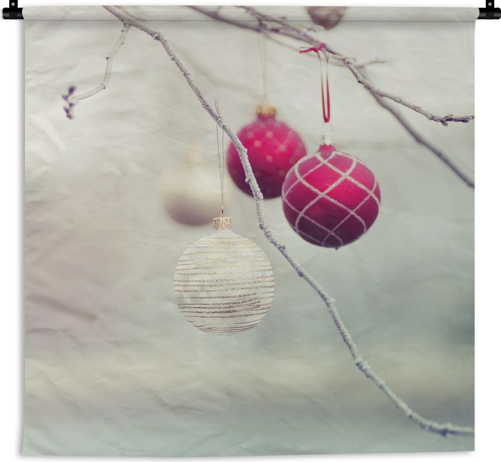 MuchoWow Wandteppich Wandbehang Eine Nahaufnahme von bunten Kugeln an einem eisigen Tag 90x90 cm Tapisserie Dekoration Wandtuch - Wandaufhänger