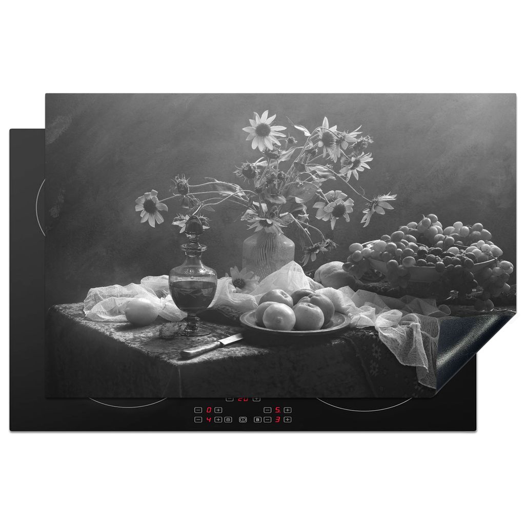 KitchenYeah Herdabdeckplatte Stilleben mit Obst und Blumen - schwarz und weiß , 80x52cm, Küche Deko, Glaskeramikkochfeld Herdabdeckung, Abdeckp...