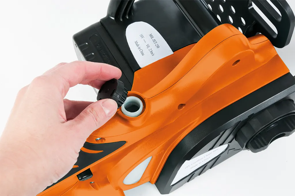 Profi Tools ET1105: Motosega Compatta a Batteria per il Giardino Moderno