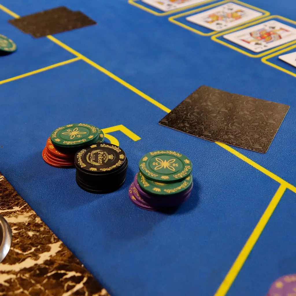 Mallette Poker 300 Jetons Finition Deluxe avec Support de Table Intégré