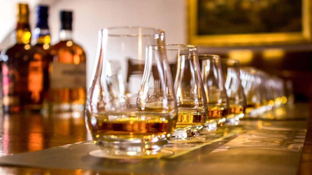 Jochen Schweizer Whisky Tasting Frankfurt; Erlebnis verschenken oder selbst erleben; Gutschein gültig für 1 Person Gruppengröße: 14-24 Personen