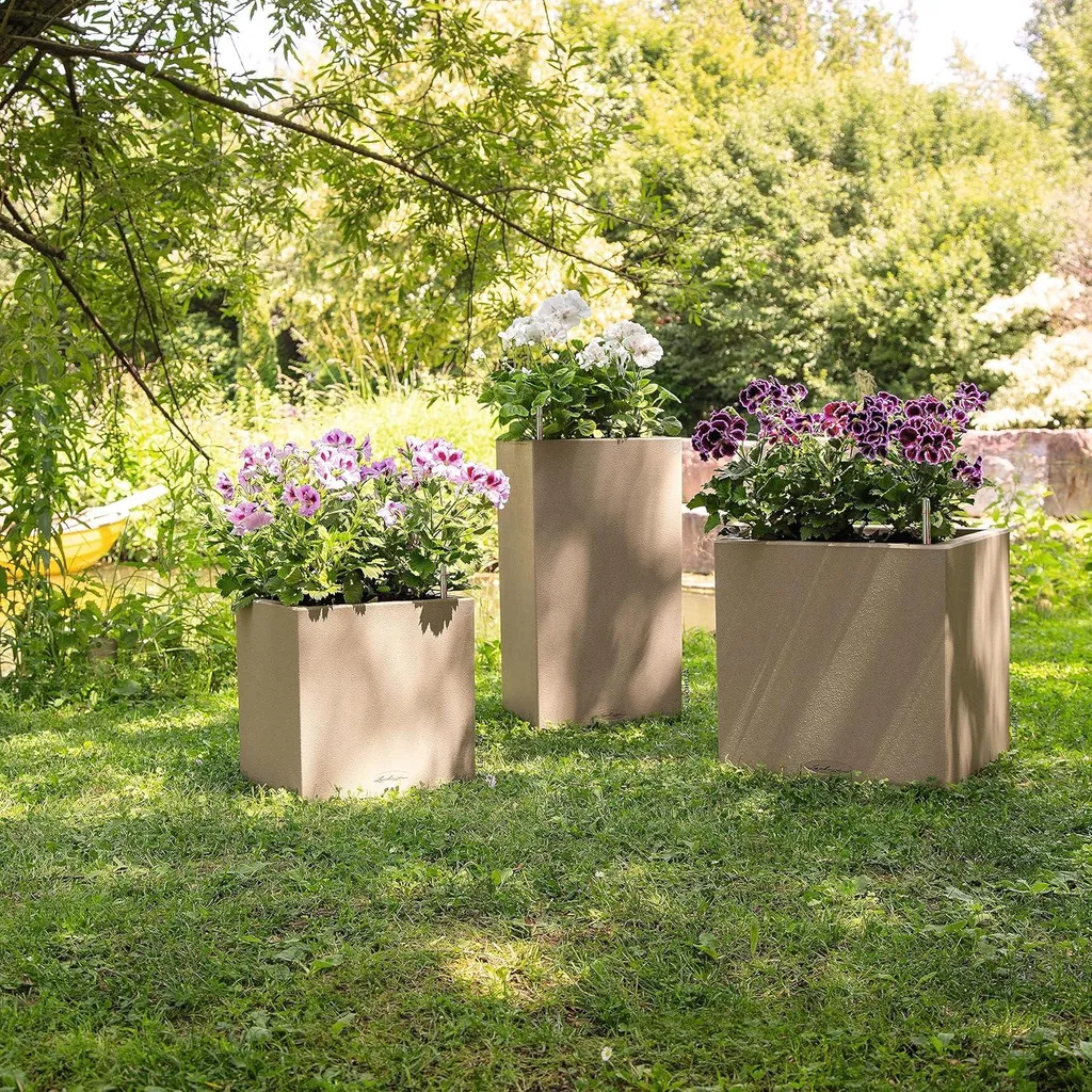 Décorez votre Terrasse avec le Pot Stone 30 Low Sand Beige Style Scandinave