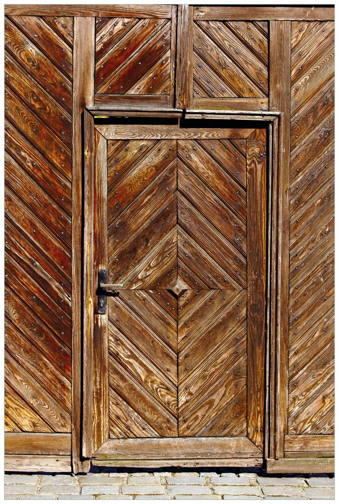 Wallario Wandbild aus Acryl, 90 x 60 cm, freischwebende Optik - Alte Holztür mit diagonalem Muster