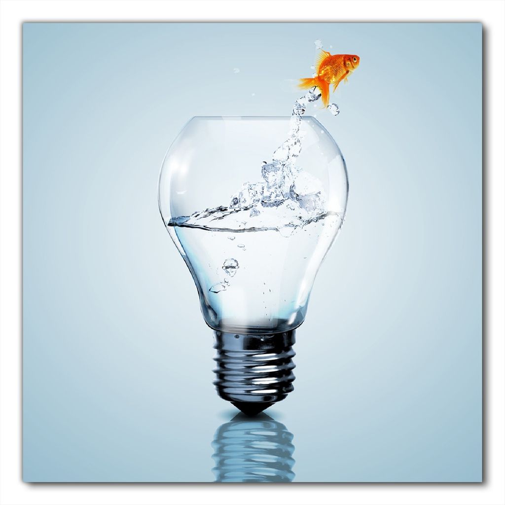 Wallario selbstklebende Möbelfolie/ Tischdecke für Innen und Außen, Größe: 60 x 60 cm - Goldfisch springt aus Aquarium