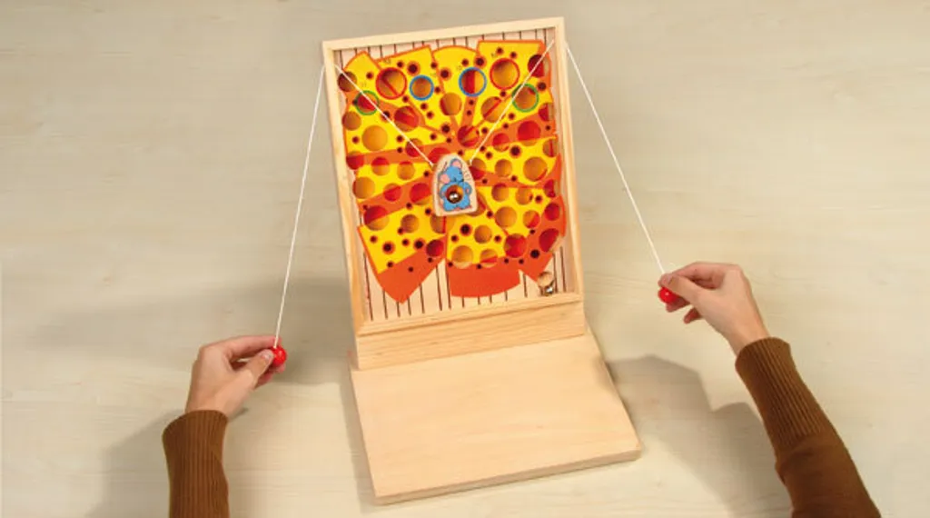 Jeu du fromage Betzold : jeu d'adresse en bois pour la motricité fine
