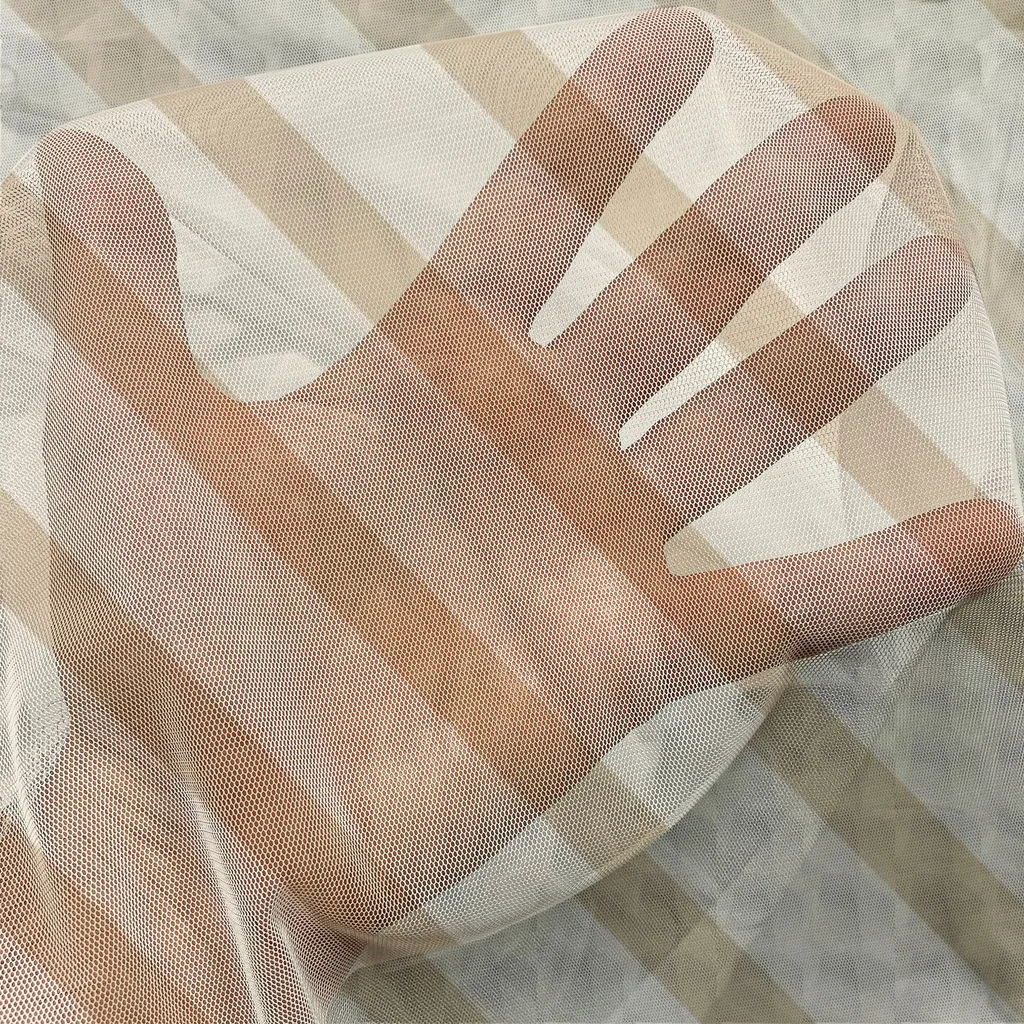 ABAKUHAUS Tappeto da parete color naturale, strisce diagonali Motivi semplici Illustrazione geometrica Fondo astratto inclinato, soggiorno camera da letto Tappeto da parete in raso setoso, 210 cm x 274 cm, ecru e champagne - 2