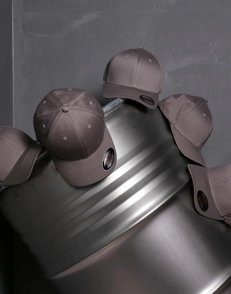 Flexfit 6277 Argento Silver S/M: Design Pulito e Fit Premium - 11