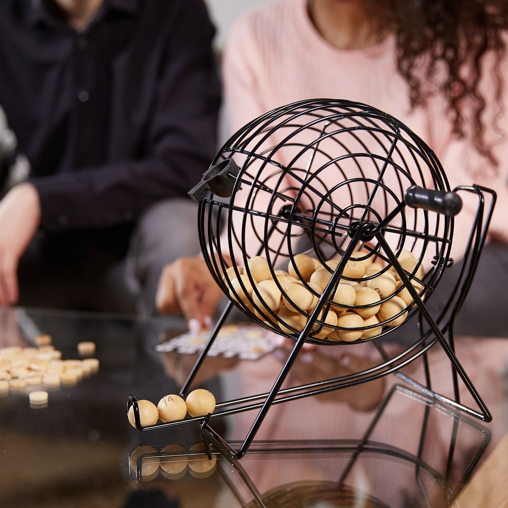 Kit Bingo Complet – 12 Cartes Et 90 Boules Numérotées – Cage Stable – Idéal Pour Soirées En Famille Et Entre Amis