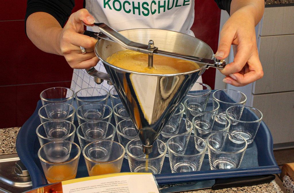 Jochen Schweizer Molekular Kochkurs Schwetzingen; Erlebnis verschenken oder selbst erleben; Gutschein gültig für 1 Person Gruppengröße: 6-20 Pe...
