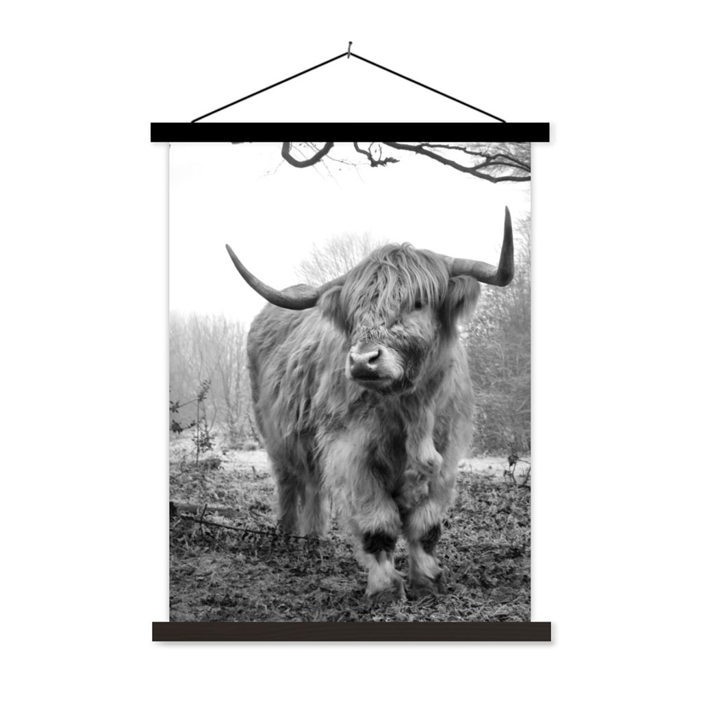MuchoWow Textilposter Schottischer Highlander - Wald - Nebel - Kuh - Tiere - Natur 40x53 cm mit schwarzem Rahmen - Abbildung