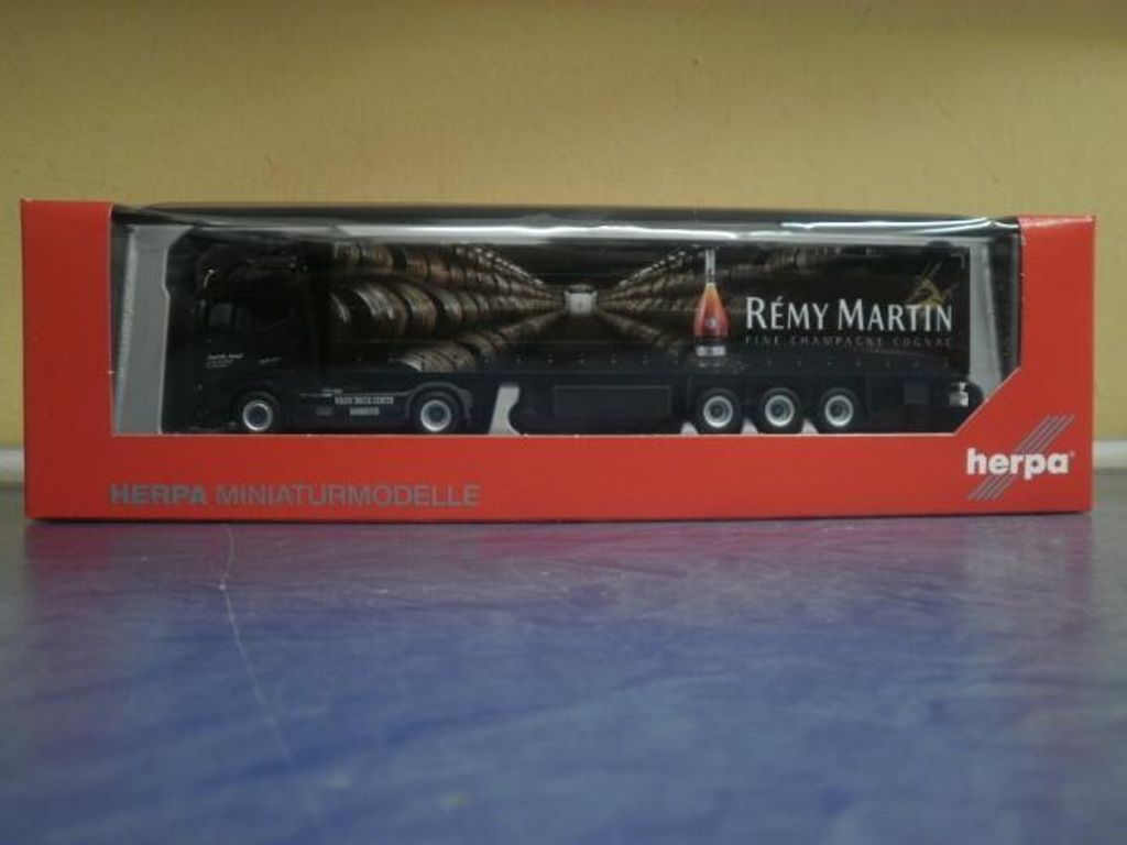 Herpa LKW Volvo FH4 Glob/Aerop. XL Ga-KSZ Bernh.Land Remy Martin 304504