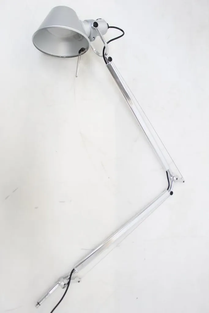 Tolomeo Tavolo LED 10W Artemide - Lampe de table design avec base stable
