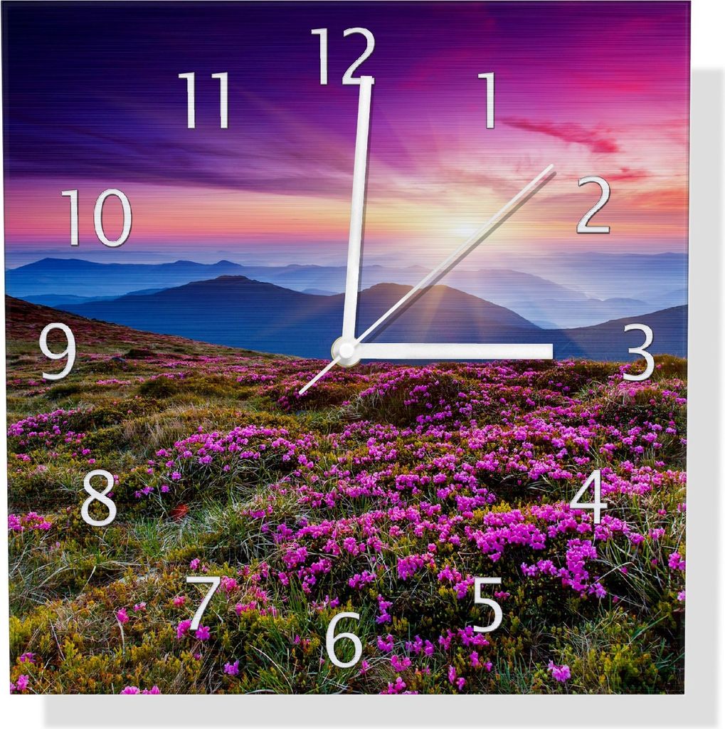 Wallario Design Wanduhr Blumenbedeckte Wiese bei Sonnenuntergang aus Aluverbund, Größe 30 x 30 cm